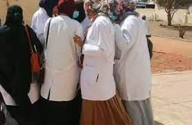 كلية طبية تمنع طالباتها من ارتداء النقاب والعباءة