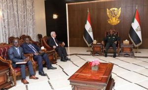 البرهان يستقبل بعثة الآلية الإفريقية