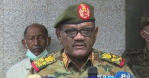 رئيس هيئة الأركان : الجيش يؤيد اي اتفاق يخرج البلاد من ازمتها