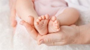 ما الذي يحتاجه الطفل الصغير لينمو جيداً؟