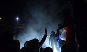 مقتل صبي وسط اشتباكات وهتافات معادية للعرب في فرنسا بعد خسارة المنتخب المغربي