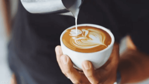 ما أفضل طريقة صحية لشرب القهوة؟.. مع حليب أو بدونه