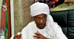 رئيس حزب الأمة السوداني: نرفض أي تدخل أجنبي ينتقص من سيادتنا والعسكر جادون في مغادرة الحكم