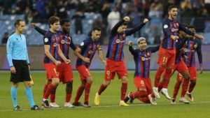 برشلونة يضرب موعداً مع ريال مدريد في نهائي كأس السوبر
