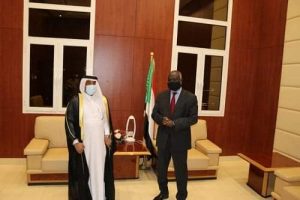 المالية تتعهد بحلحلة المعوقات أمام الاستتمارات القطرية بالسودان